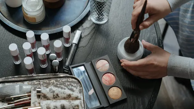 Mengumpulkan Berbagai Informasi Seputar Kosmetik secara Akurat