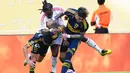 Laga sengit dengan tensi tinggi ini berakhir dengan sama kuat 2-2. (AP Photo/Rebecca Blackwell)