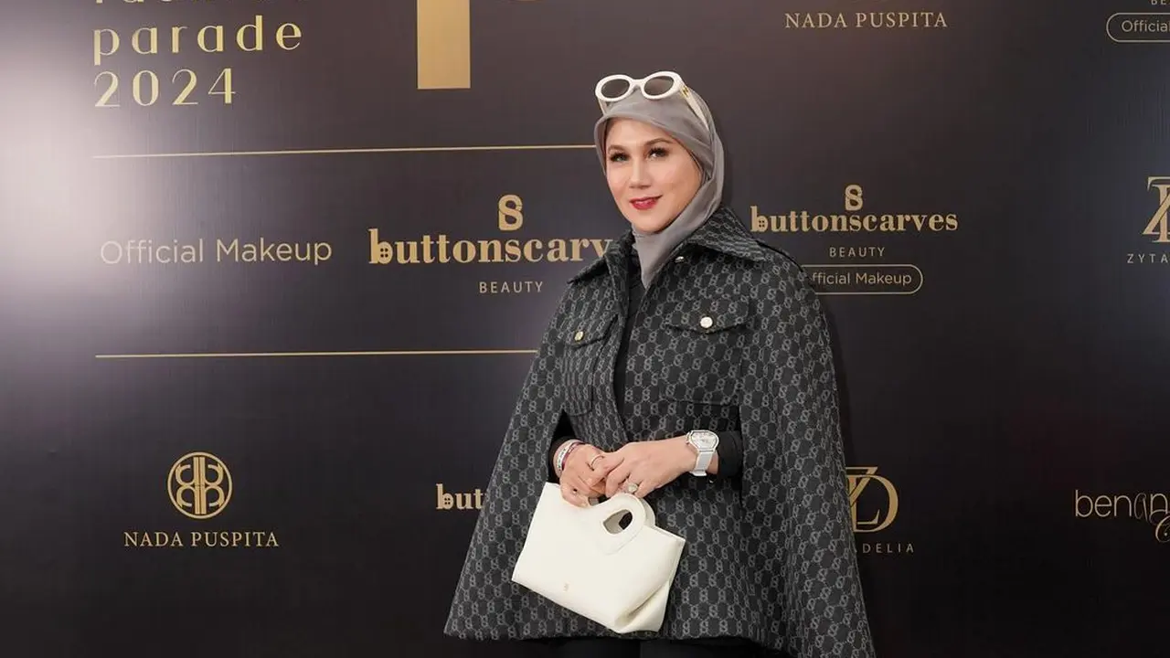 6 Gaya Hijab Marini Zumarnis yang Mewah ala Ibu-Ibu Sosialita