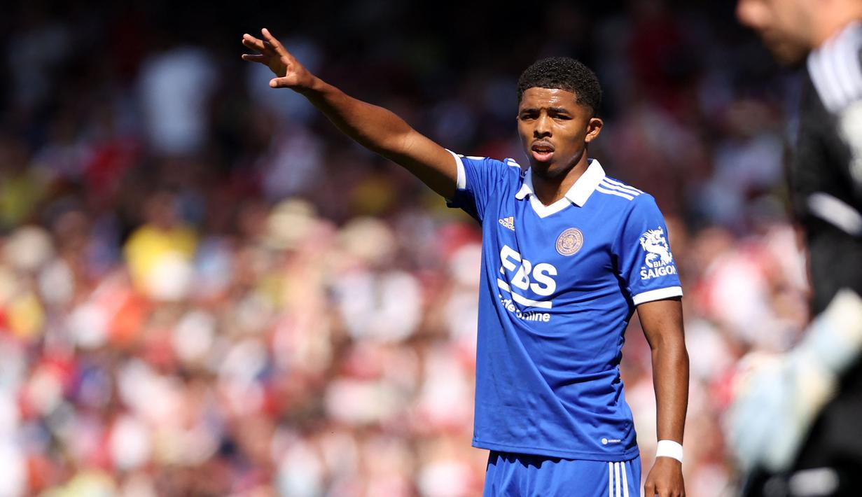 Wesley Fofana didatangkan Leicester City pada awal musim 2020/2021 dari klub Prancis, Saint Etienne dengan nilai transfer 35 juta euro. Bertahan selama dua musim, ia total tampil dalam 37 laga di Premier League. Saat ini ia tengah menjalani musim ketiga bersama Chelsea setelah dilepas The Foxes pada awal musim 2022/2023 dengan nilai transfer mencapai 80,4 juta euro. (AFP/Adrian Dennis)