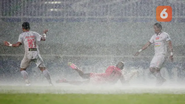 Foto: Sempat Dihentikan Akibat Hujan Deras, Laga Persiraja Kontra Persija di Pekan ke-6 BRI Liga 1 Tuntas 0-0 hingga Babak Pertama Usai