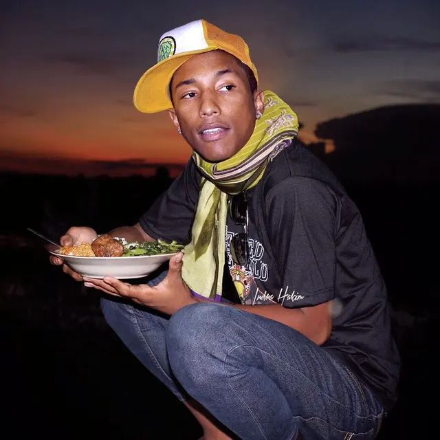 6 Editan Foto Pharell Williams Jika Tinggal di Indonesia Ini Kocak