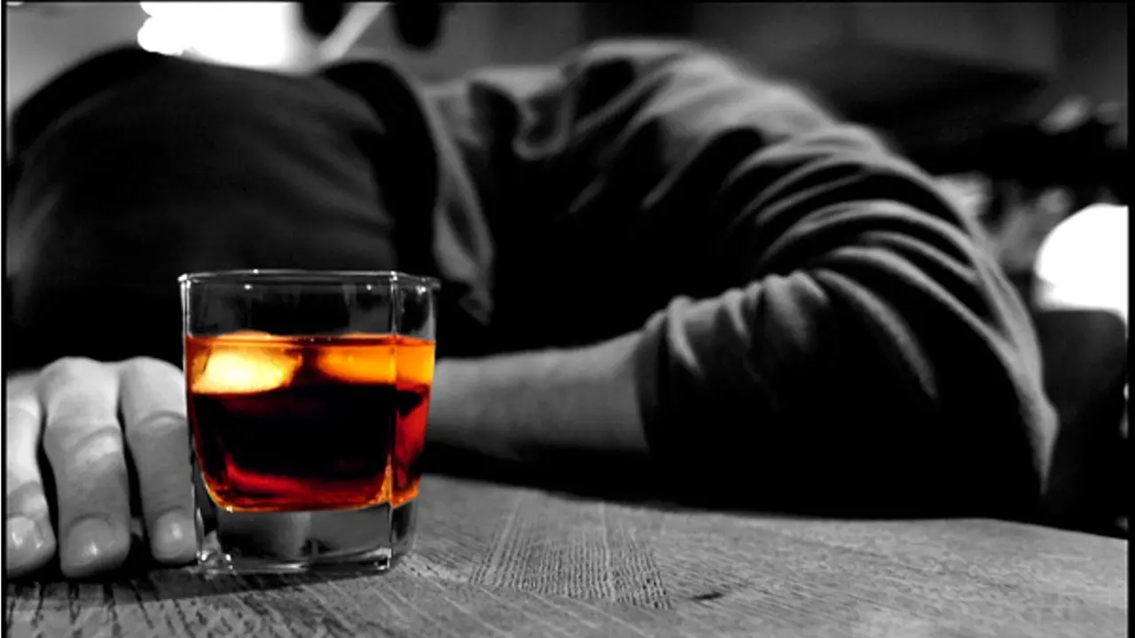[Bintang] Waspada, 8 Tanda Ini Tunjukkan Kamu Seorang Pecandu Alkohol