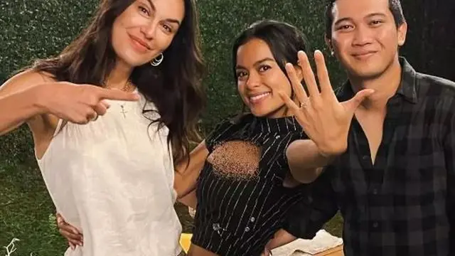 6 Potret Kedekatan Sophia Latjuba dan Menantu yang Kompak, Ajak Pilates Bareng
