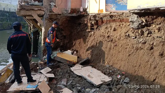 Tembok Penahan Tanah (TPT) di Kampung Tugu, Kelurahan Jayaraksa, ambruk.