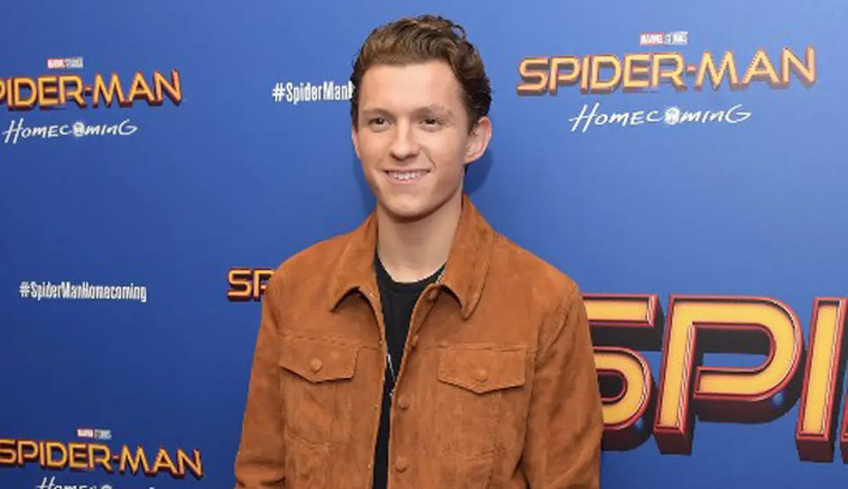 Kemunculan Tom Holland sebagai Spider-Man pertama kali di film Captain America: Civil War di tahun 2016. Film terbarunya yang berjudul Spider-Man: Homecoming baru saja rilis di Indonesia pada 5 Juli 2017 kemarin. (AFP/Bintang.com)