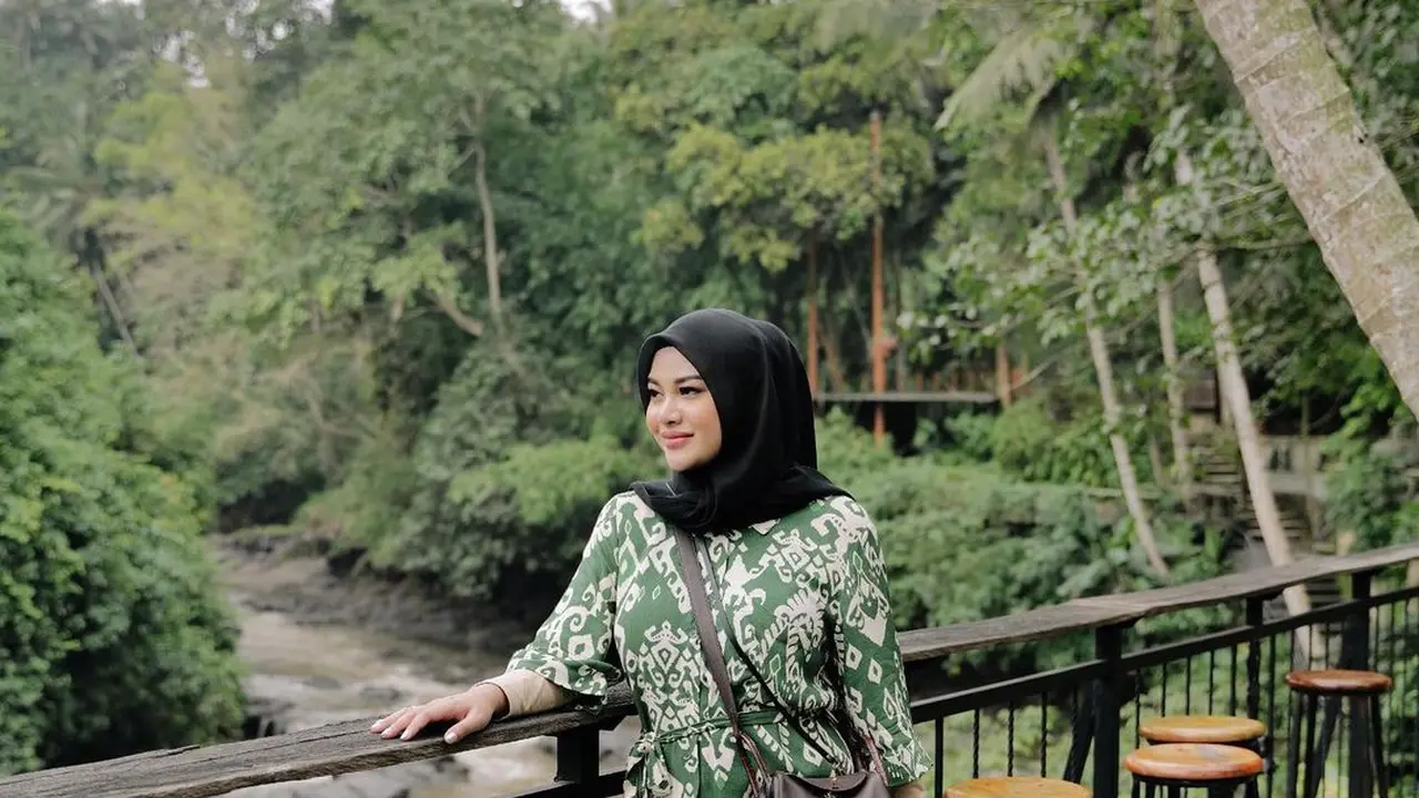 Gaya Aurel Hermansyah Liburan di Bali Bareng Atta dan Ameena, Ceria ala Summer Look