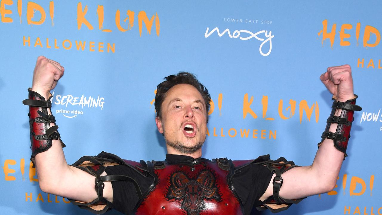 Gaya Elon Musk di Pesta Halloween, Pakai Kostum Seharga Ratusan Juta Rupiah