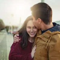 Tanda cinta yang tulus dari hati./copyright&nbsp;shutterstock.com/g/PeopleImages-Yuri+A