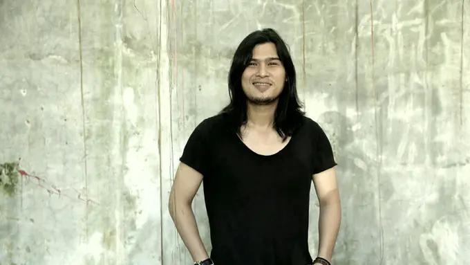 [Bintang] Video: Ditinggal Nikah, Virzha Curhat Lewat Single Sirna