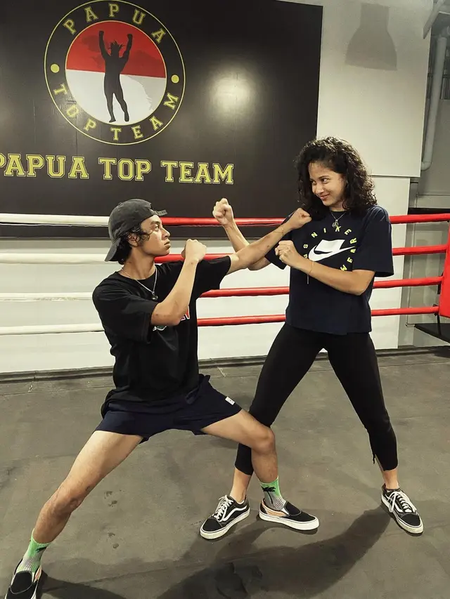Potret Mesra Bastian Steel dan Sitha Marino. (Sumber: Instagram/bastiansteel dan Instagram/sithamarino)
