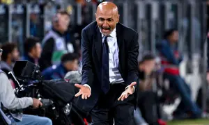 Reaksi pelatih Juventus Luciano Spalletti saat pertandingan sepak bola Serie A antara Cagliari dan Juventus, di Cagliari, Italia, Senin (12-10-2026) dini hari WIB. (Gianluca Zuddas/LaPresse via AP)
