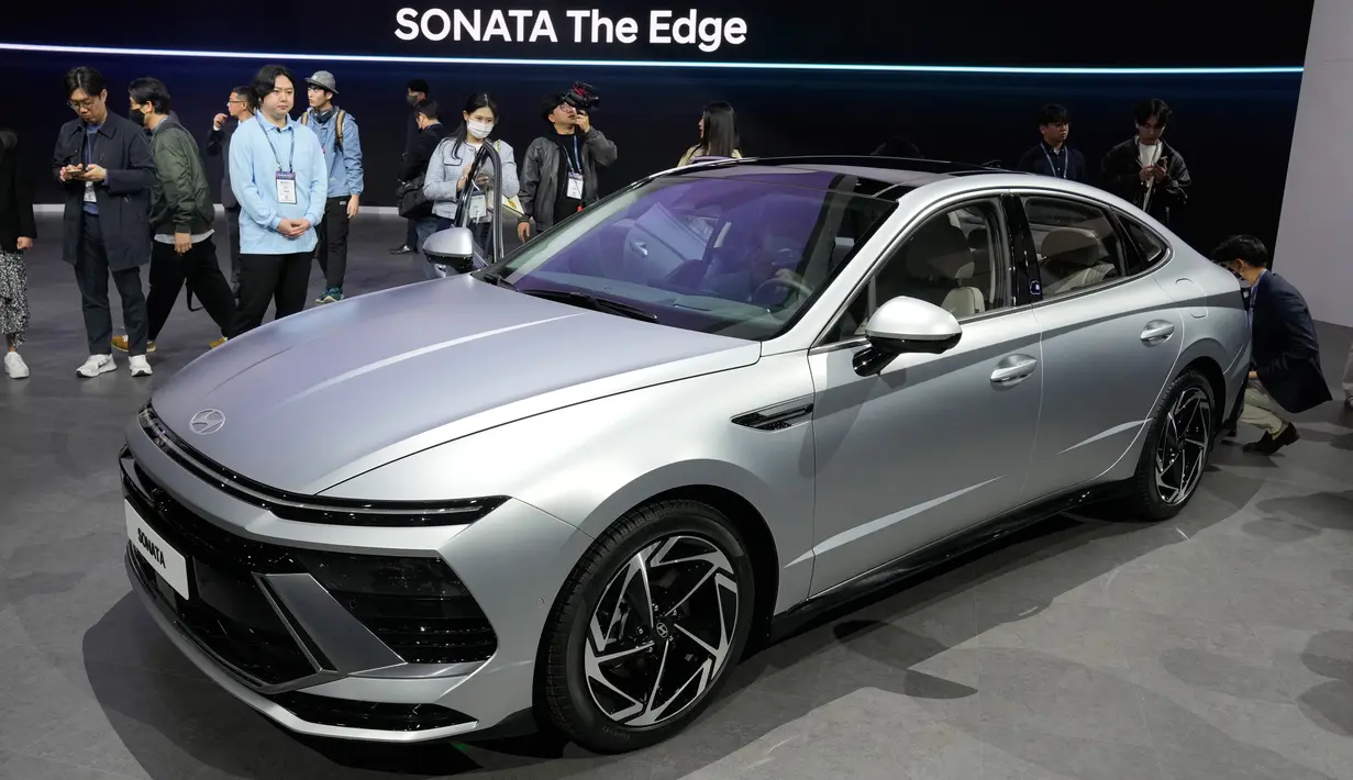 Sementara itu, pengembang kendaraan listrik yang berbasis di AS, Alpha Motor, yang didirikan oleh orang Korea-Amerika, juga akan memulai debutnya di Seoul Mobility Show 2023. (AP Photo/Lee Jin-man)