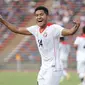 Selebrasi pemain Timnas Indonesia U-22, Muhammad Fajar Fathur Rachman, setelah mencetak gol ke gawang Timor Leste pada pertandingan ketiga Grup A SEA Games 2023 yang berlangsung di Olympic Stadium, Phnom Penh, Kamboja, Minggu (7/5/2023). (Bola.com/Abdul Aziz)