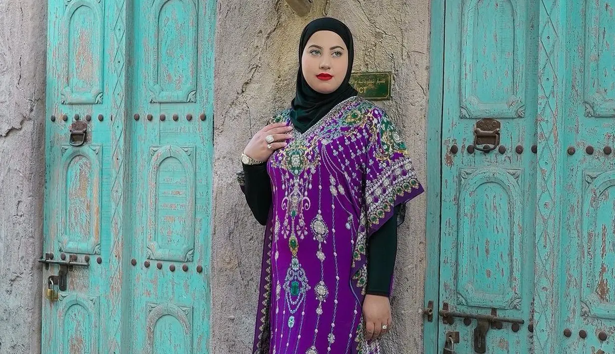 <p>Bila ingin tampil mewah, kaftan dengan gaya boho bisa jadi inspirasi. Busana ala Tasyi Athasyia ini memberi look arabian yang mewah dan cocok untuk dikenakan saat hari raya. [Instagram/tasyiiathasyia]</p>
