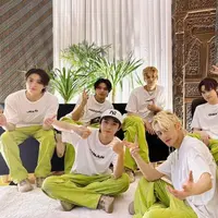 Jaemin NCT Dream buat heboh kenakan kemeja dari brand lokal. @nct_dream.