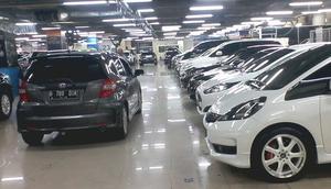 Bursa Mobil Bekas WTC Mangga Dua. &copy;2015 Merdeka.com/Rahmat