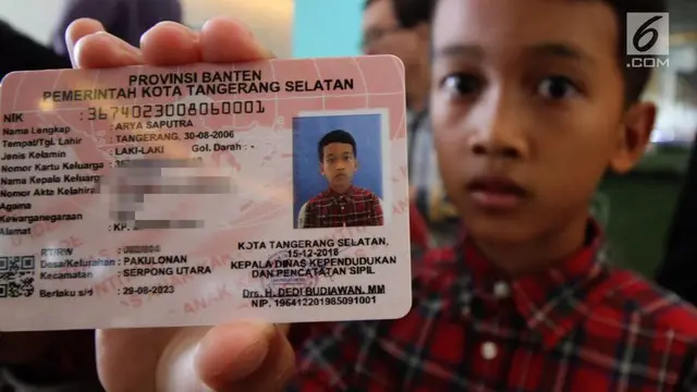 Antrean warga yang mengurus Kartu Identitas Anak di Tangerang Selatan membludak.
