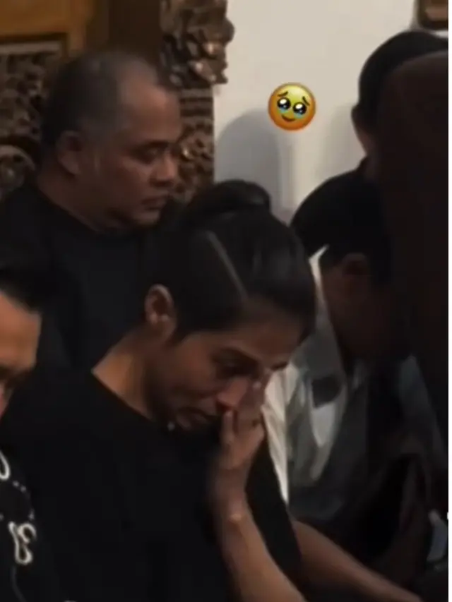 6 Potret DJ Panda Hadiri Pengajian Gus Iqdam, Momen Langka yang Curi Perhatian