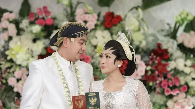 8 Potret Mesra Tata Janeeta dan Brotoseno, Umumkan Kehamilan Pertama