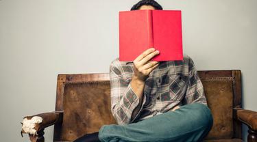 5 Fakta Romantis Tentang Pria Kutu Buku Lifestyle Fimela Com