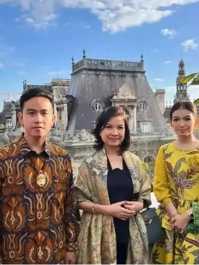 6 Potret Selvi Ananda Dampingi Gibran saat Bertugas, Penampilan Sederhana Menawan