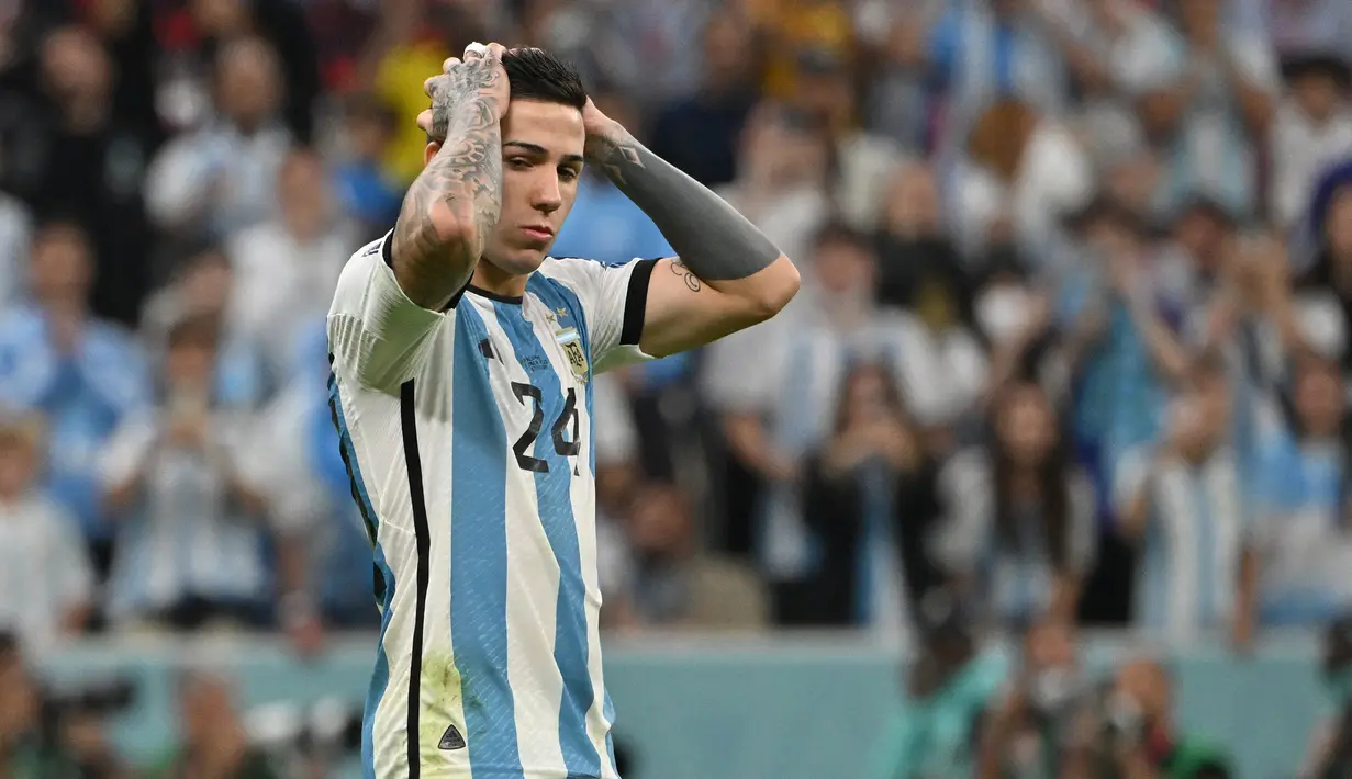 Sementara di kubu Argentina, hanya penendang keempat, Enzo Fernandez yang gagal menaklukkan kiper Belanda, Andries Noppert. (AFP/Albeto Pizzoli)