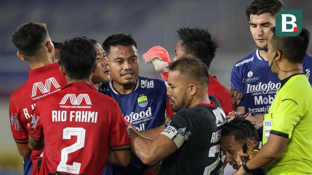 Foto: Persija Jakarta Patahkan Rekor Belum Terkalahkan Persib Bandung di BRI Liga 1 2021 / 2022