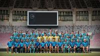 Skuad PSBS Biak berfoto bersama di Stadion Papua Bangkit jelang bergulirnya BRI Liga 1 2024/2025. (Dok. PSBS Biak)