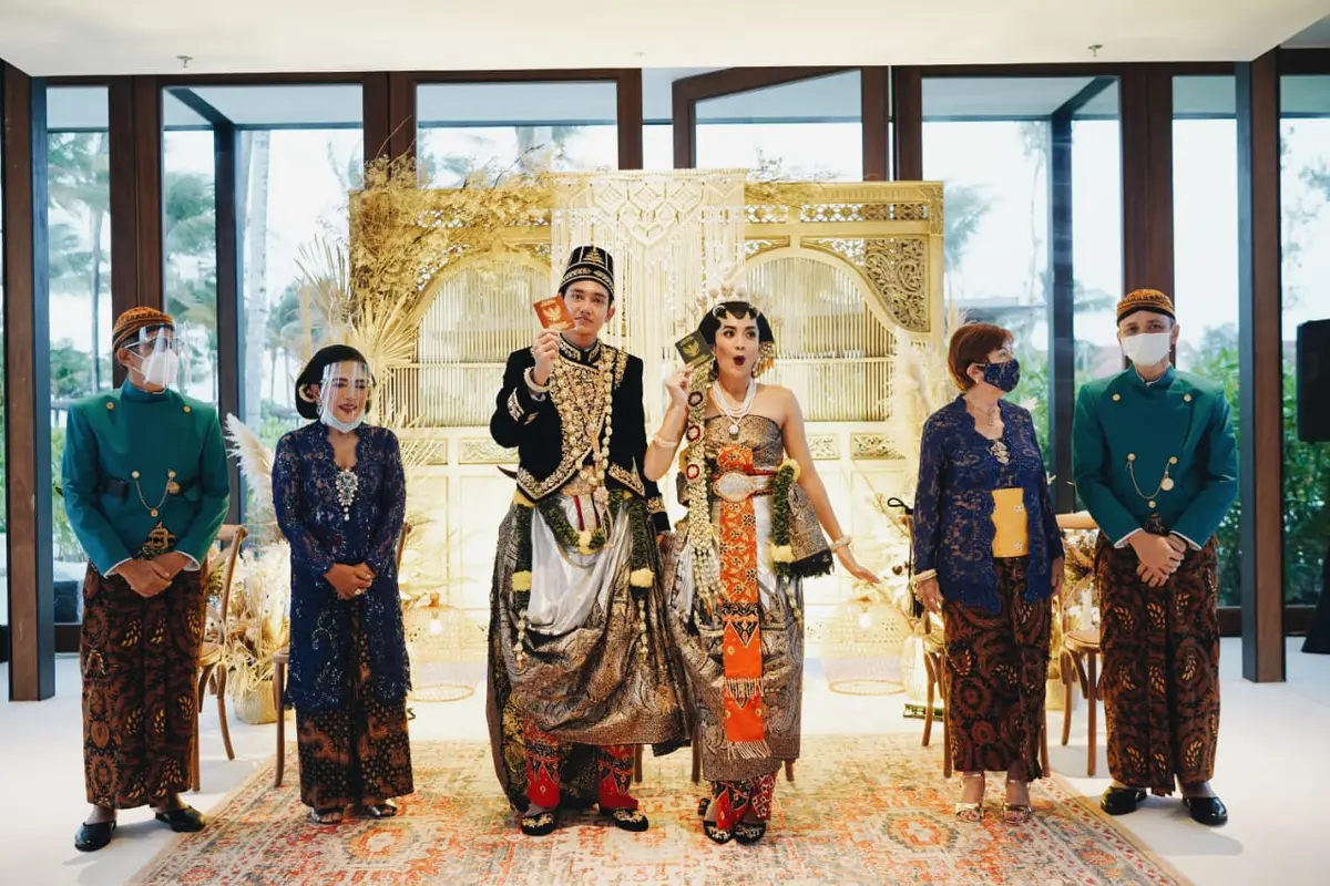 Adipati Dolken Nikahi Canti Tachril