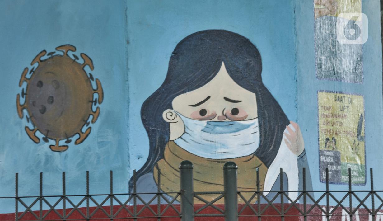 Mural bertema protokol kesehatan Covid-19 menghiasi tiang pancang jalan tol di Jalan Ahmad Yani, Jakarta, Minggu (13/12/2020). Warna-warni mural ini dibuat oleh seniman dari berbagai daerah. (merdeka.com/Iqbal S. Nugroho)