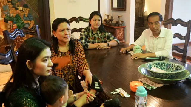 Kisah Kasih Kahiyang-Bobby dari Bangku Kuliah Berujung Pelaminan