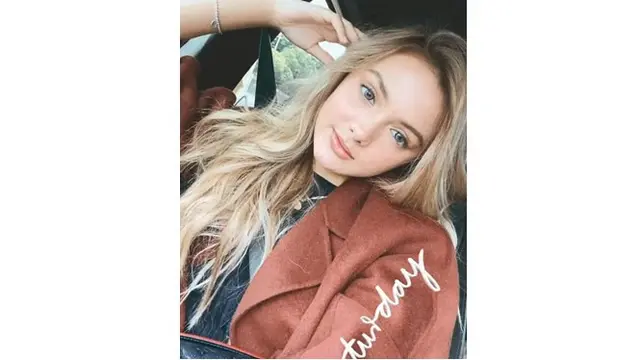 Penampilan barunya berhasil membuat warganet terpukau, ia terlihat bak artis hollywood.