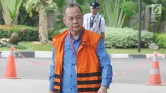 Mantan Kepala Badan Penyehatan Perbankan Nasional (BPPN) Syafruddin Arsyad Temenggung tiba di gedung KPK, Jakarta, Senin (19/3). Syafruddin diperiksa terkait dugaan korupsi penerbitan surat keterangan lunas (SKL) BLBI. (Merdeka.com/Dwi Narwoko)