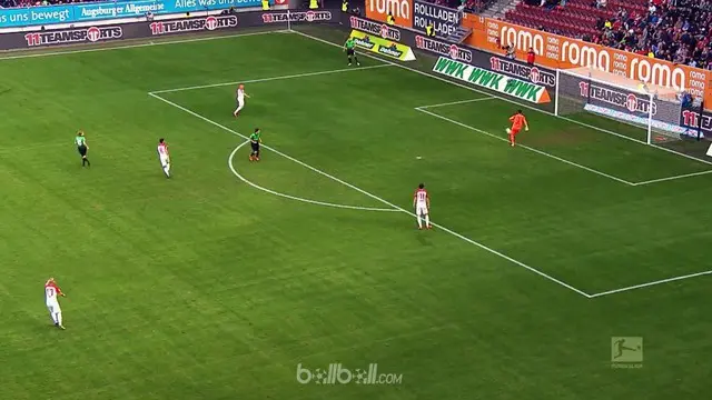 Berita video kiper Hannover, Philipp Tschauner, mungkin melakukan goal kick terburuk di Bundesliga. This video presented by BallBall.