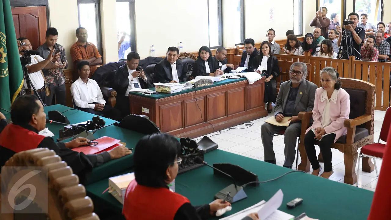 20160112-Muka Sinis Arist Merdeka Sirait saat Menjadi Saksi Kasus Angeline