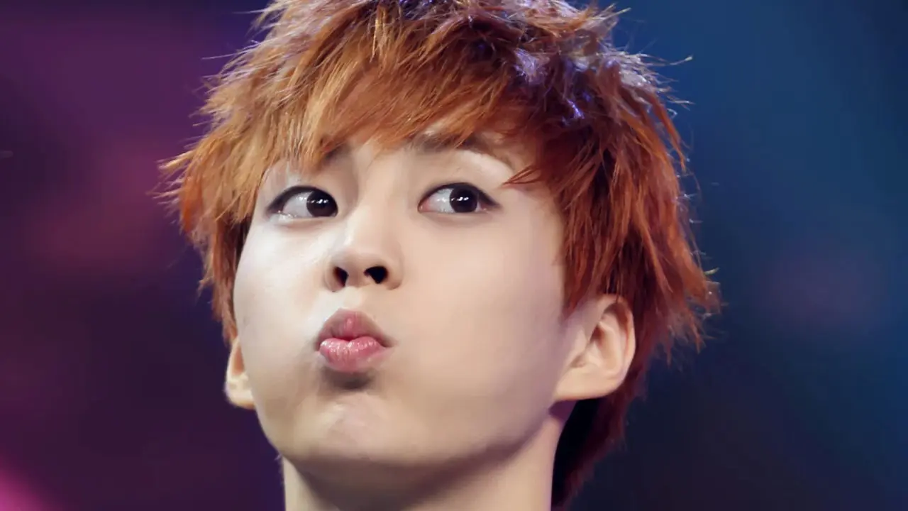 [Bintang] 8 Idol K-Pop yang Kerap Dikira  Sebagai Maknae