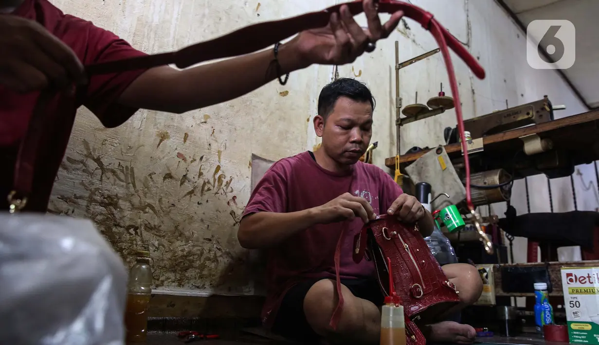 Saat ini, UMKM di Indonesia sedang dalam tren yang positif dengan jumlahnya yang terus bertambah setiap tahunnya. Tren positif ini berdampak baik bagi perekonomian Indonesia. (Liputan6.com/Angga Yuniar)