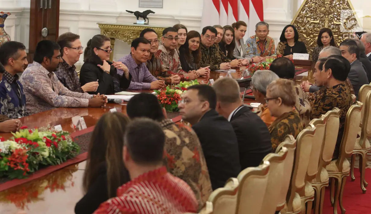 Presiden Joko Widodo menerima kunjungan delegasi US Asean Business Council di Istana Merdeka, Selasa (13/3). (Liputan6.con/Angga Yuniar)