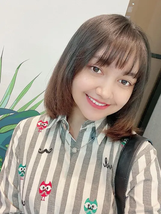Pemilik jumlah followers 1,9 juta di Instagram ini memang cantik memesona saat ia tampil berponi. Dahi yang tertutupi rambut tersebut menyempurnakan kecantikan Jihan Audy. (Liputan6.com/IG/@jihanaudy123_real)