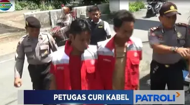 Penangkapan bermula dari laporan warga karena melihat dua orang berseragam BUMN berpura-pura membenahi jaringan, dengan menggergaji kabel telepon.