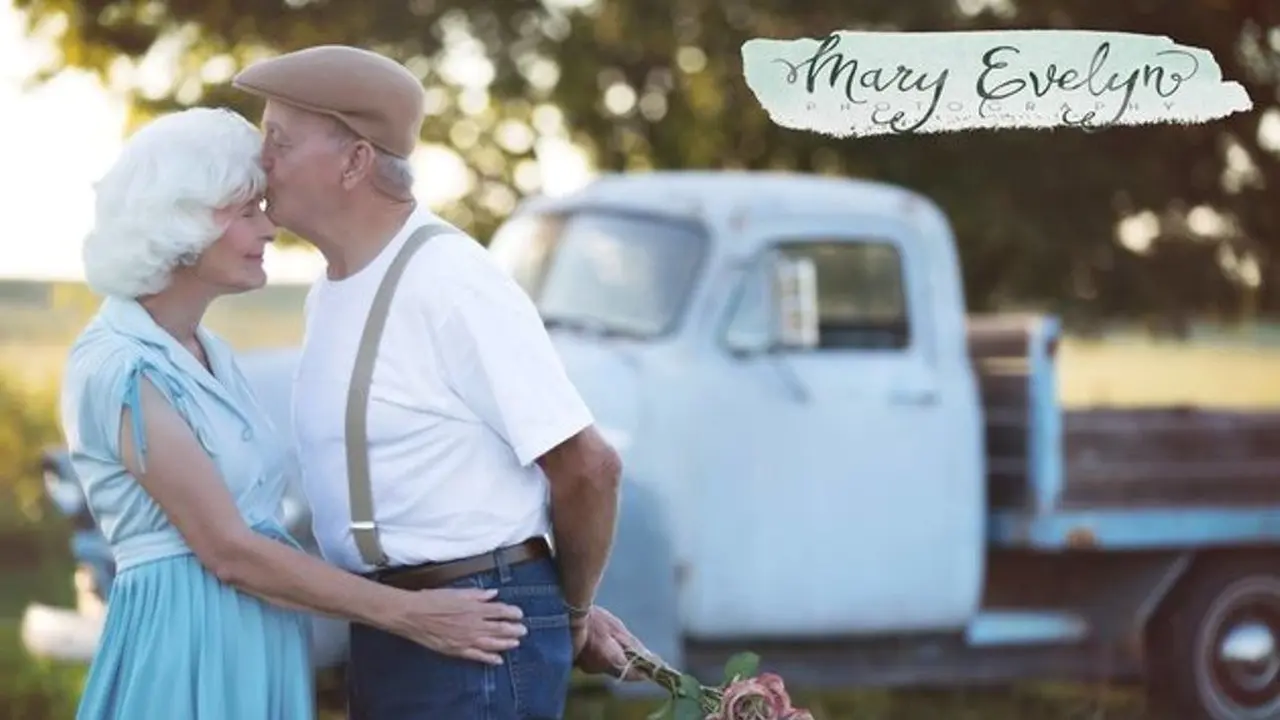 Foto Pasangan Tua ini Terinspirasi dari Film 'The Notebook'
