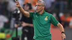 Piala Afrika 2023 yang berlangsung mulai 13 Januari hingga 11 Febuari 2024 mendatang kini telah memasuki babak 16 besar. Beberapa kejutan telah terjadi sepanjang fase grup, di antaranya tersingkirnya beberapa tim unggulan yang berakibat pemecatan sang pelatih. Tercatat ada 6 pelatih yang dipecat pada fase grup Piala Afrika 2023. Siapa saja? Ini dia daftar lengkapnya. (AFP/Franck Fife)