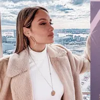 Penampilan Cinta Laura yang dianggap mirip Angelina Jolie. (Sumber: Instagram/@claurakiehl/@angelinajolie_offiicial)