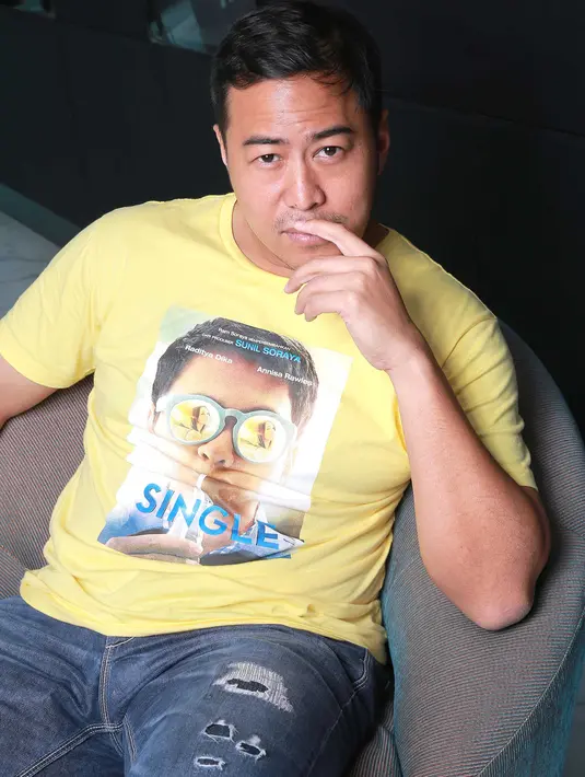 Bagi lelaki kelahiran Singapura 36 tahun silam ini, Bebe Cabita merupakan sosok sukses yang membuat konsentrasi pemain dan kru menjadi buyar. (Galih W. Satria/Bintang.com)