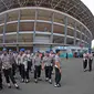 Pengamanan gabungan Polri dan TNI di Stadion GBK, Jakarta, Sabtu (17/10/2015), Pengamanan ini bertujuan untuk membuat suporter dan penonton merasa aman saat partai Final Piala Presiden berlangsung. (Bola.com/Nicklas Hanoatubun).