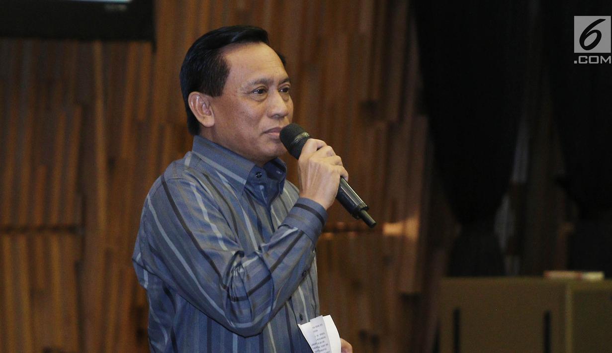 Direktur SCM Imam Sudjarwo memberikan sambutan dalam acara buka puasa bersama di SCTV Tower, Jakarta (22/5). SCM-Emtek menggelar buka bersama dengan jajaran Kemenkominfo, Komisi I DPR, KPI, dan Lembaga Sensor Film (LSF). (Liputan6.com/Herman Zakharia)