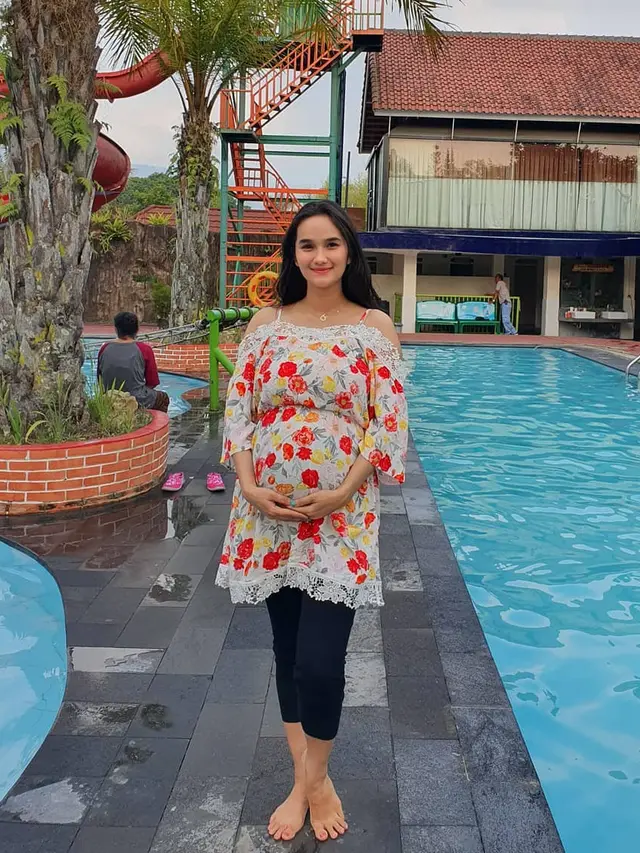 7 Gaya Baby Bump Faby Marcelia Pemeran Cucu dalam Sinetron Dunia Terbalik