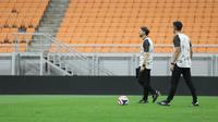 Mauricio Souza memimpin sesi latihan resmi Persija Jakarta di Jakarta International Stadium (JIS), Senin (2/3/2026). Macan Kemayoran akan menjamu Borneo FC Samarinda dalam laga pekan ke-24 BRI Super League 2025/2026, Selasa (3/3/2026). (Bola.com/M. Iqbal Ichsan).