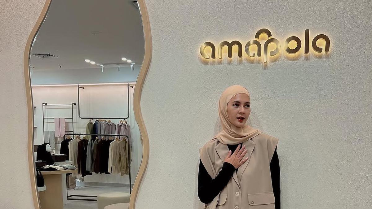 6 Pesona Lady Boss Paula Verhoeven Saat Peluncuran Brand Fashion Miliknya Sendiri, Elegan dengan Blazer